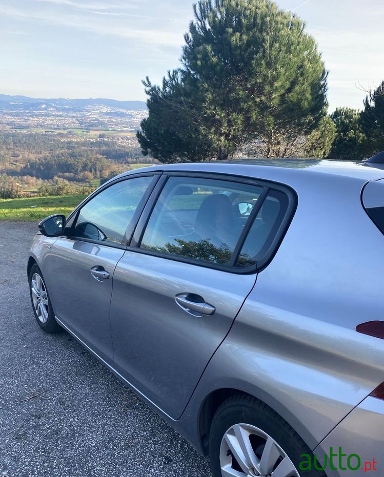 2015' Peugeot 308 photo #3