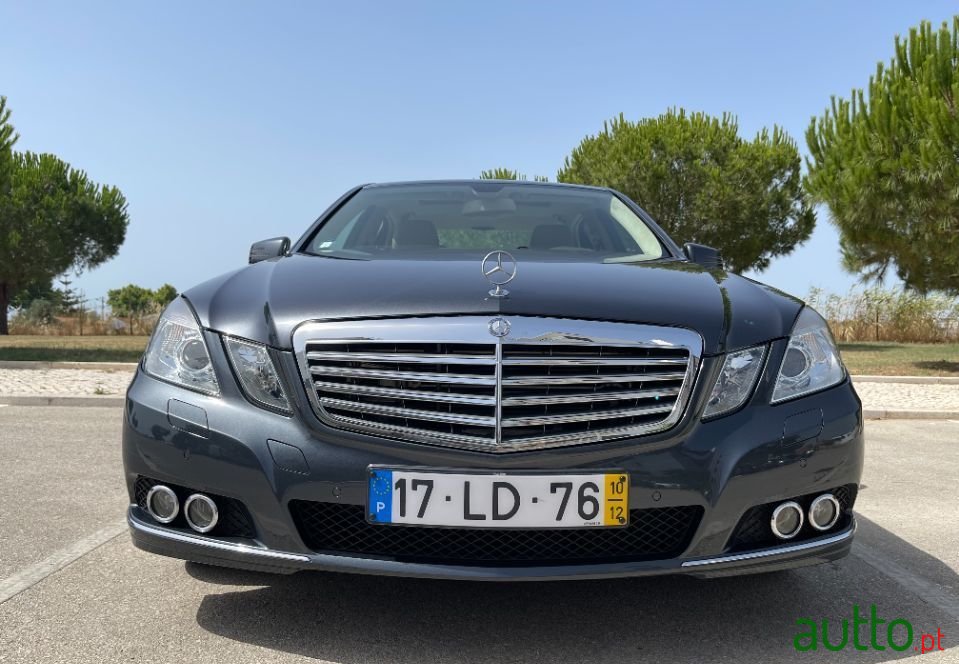 2010' Mercedes-Benz E-350 photo #2