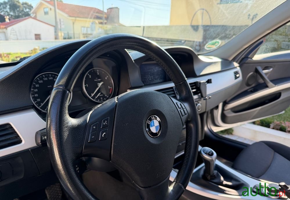 2010' BMW Série 3 photo #4