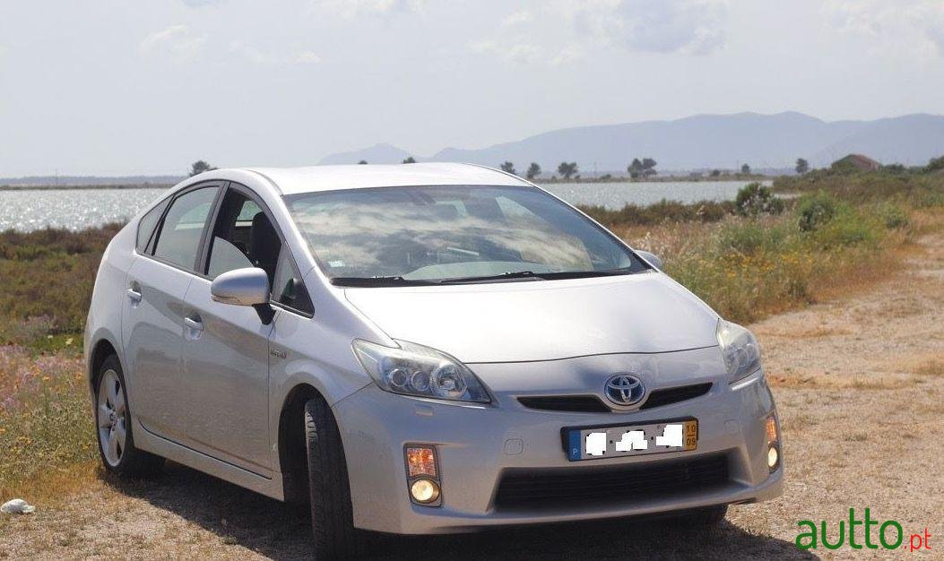 2010' Toyota Prius photo #4