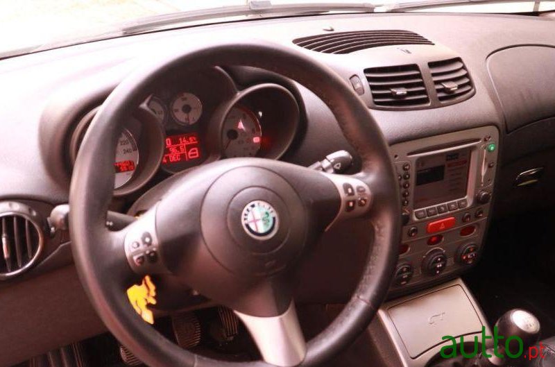 2005' Alfa Romeo GT 1.9 Jtd photo #1