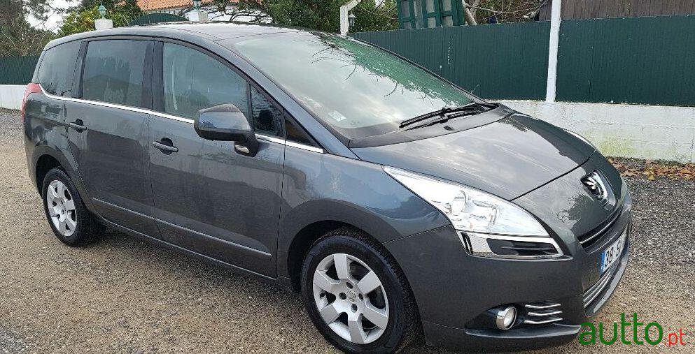 2013' Peugeot 5008 1.6 Hdi  Se Style photo #2