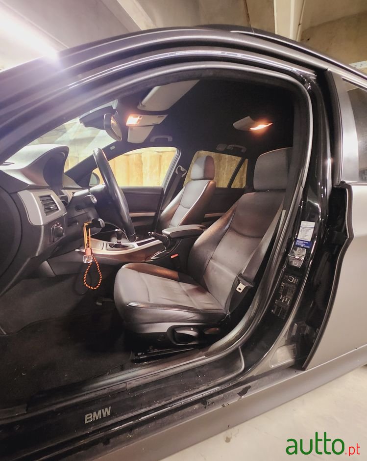 2008' BMW 320 D Touring photo #6