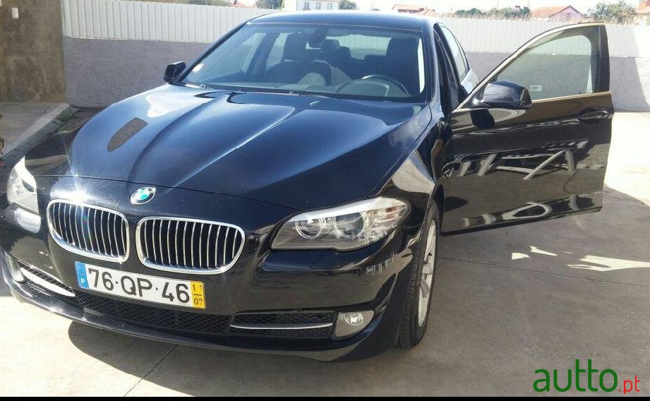 2011' BMW 520 dA photo #2