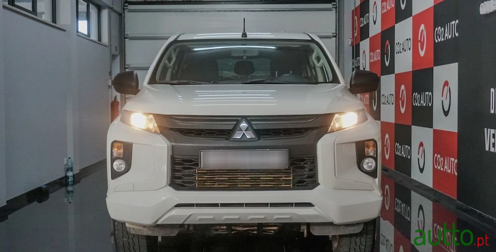 2022' Mitsubishi L200 2.3 Di-D Cd Invite 4Wd photo #2