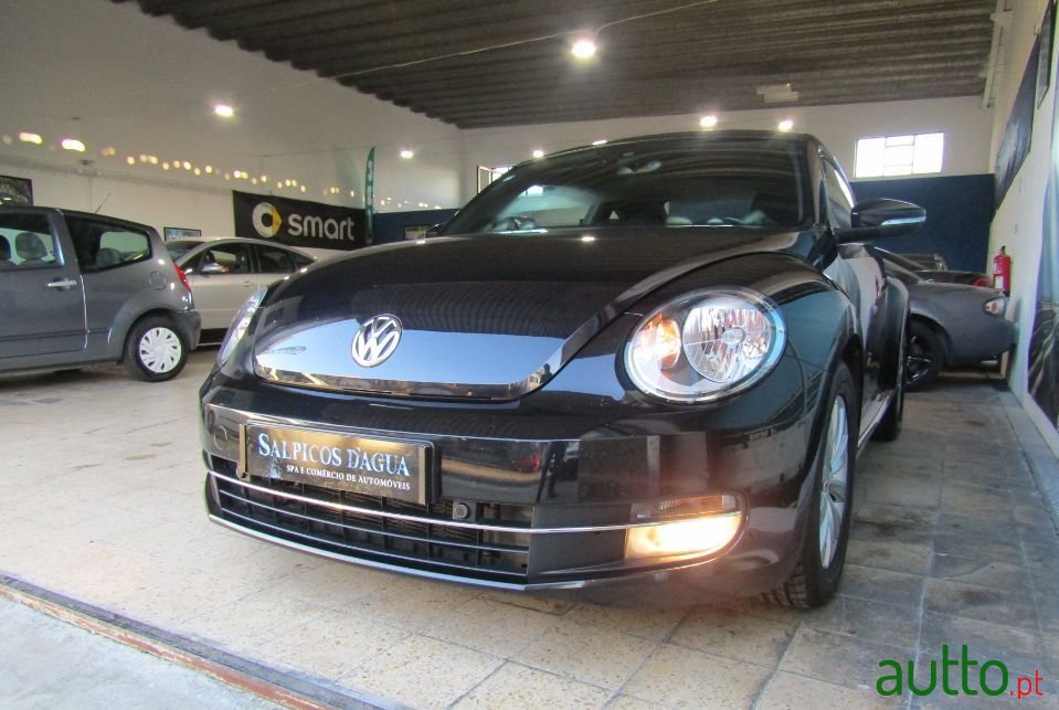 2012' Volkswagen New Beetle photo #3