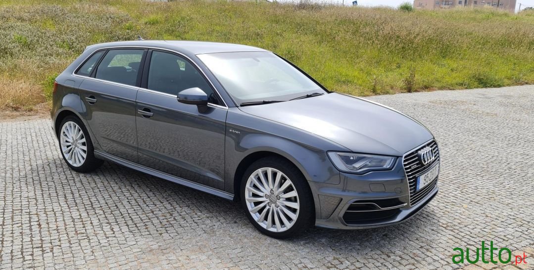 2015' Audi A3 Sportback photo #1