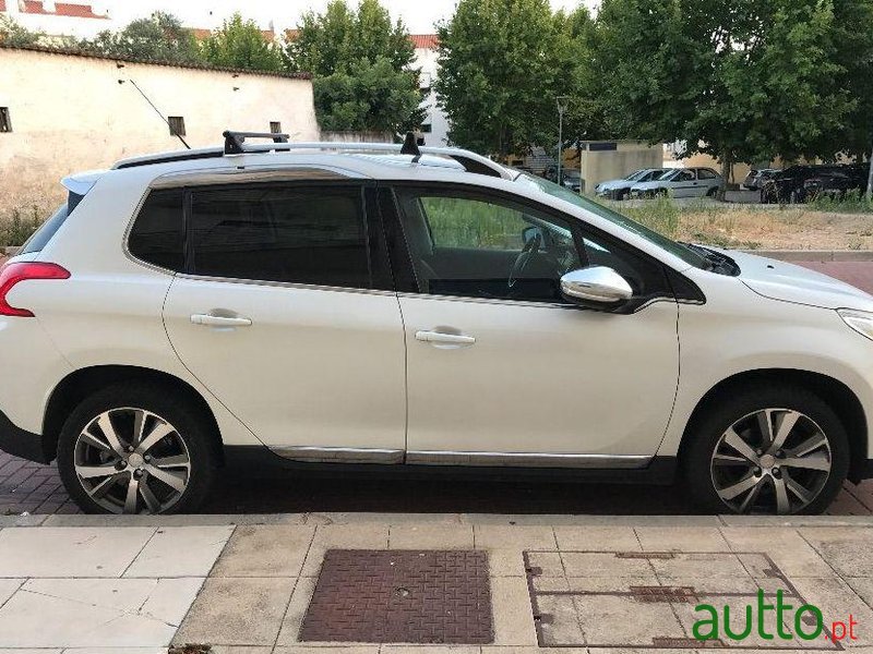 2014' Peugeot 2008 Allure photo #2