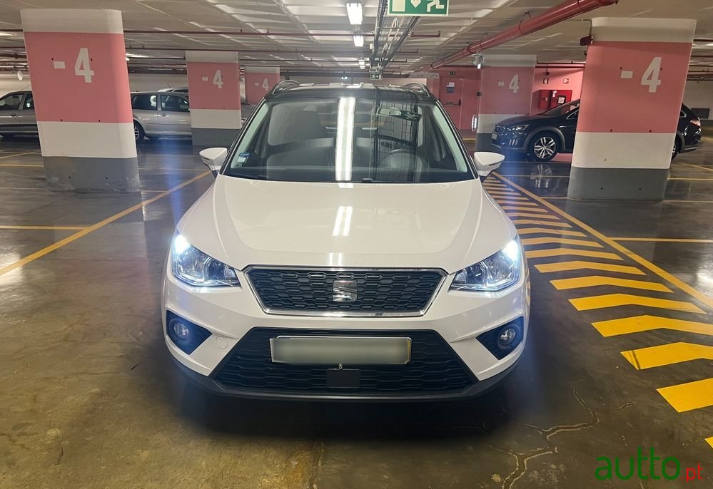 2020' SEAT Arona 1.0 Tsi Style photo #2