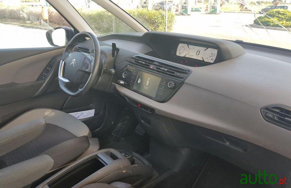 2014' Citroen C4 Grand Picasso photo #3