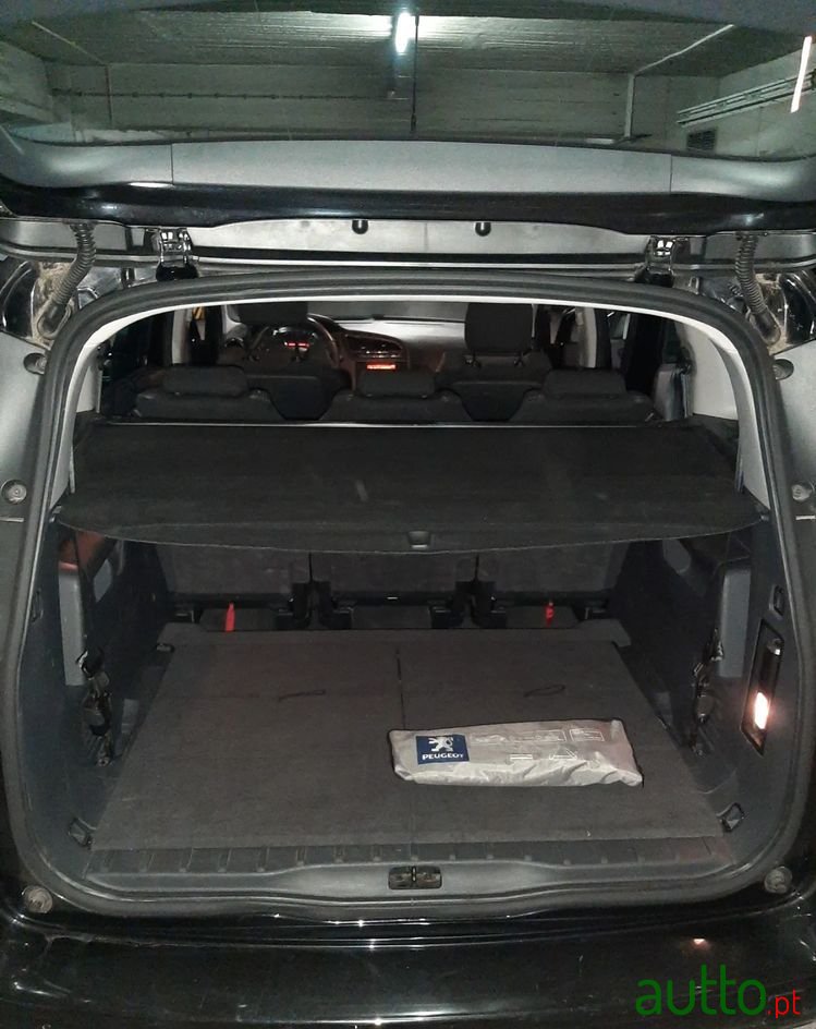 2010' Peugeot 5008 1.6 Hdi Sport photo #5