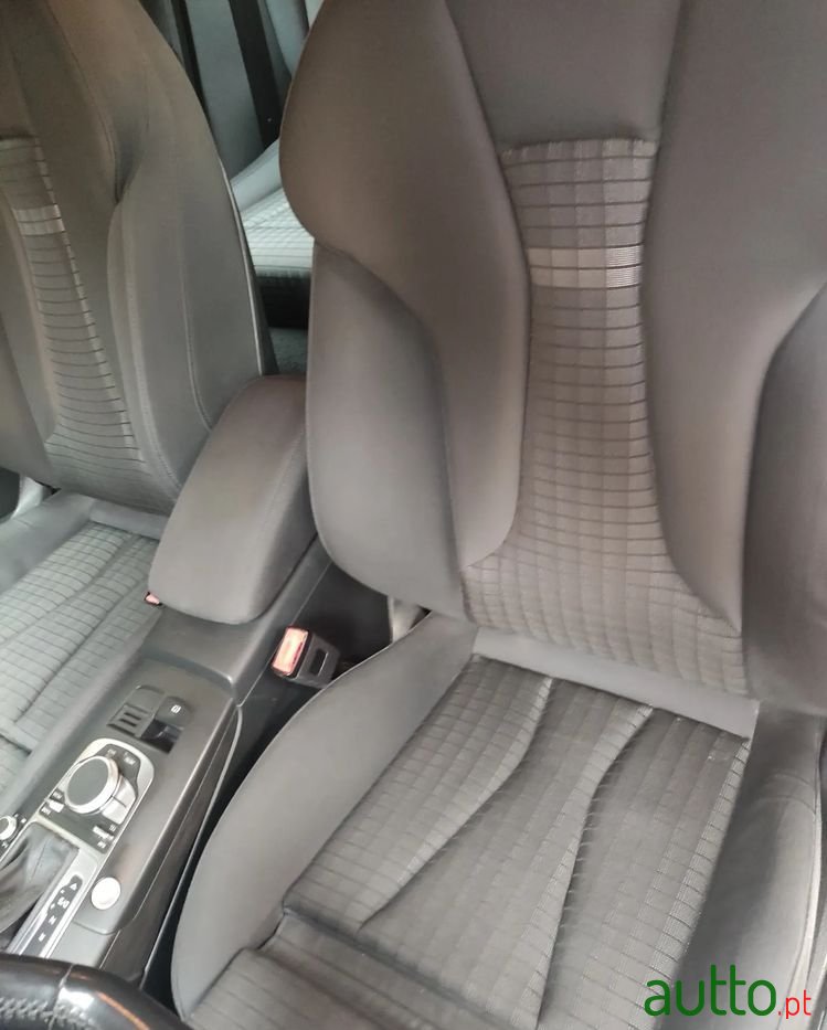 2015' Audi A3 Sportback photo #4