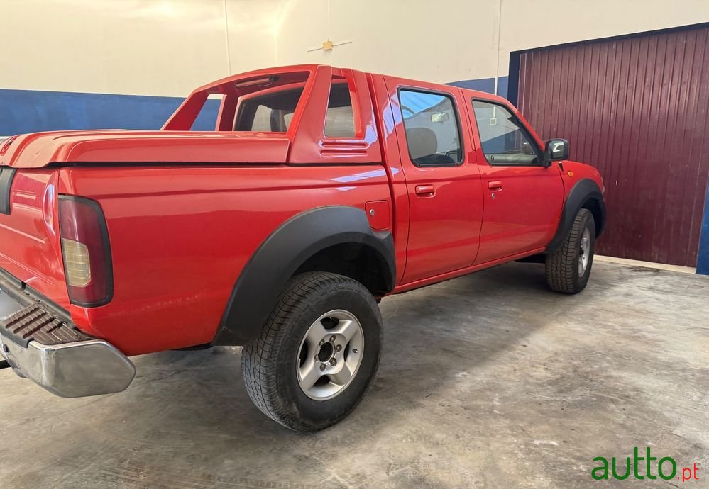 2004' Nissan Navara photo #3