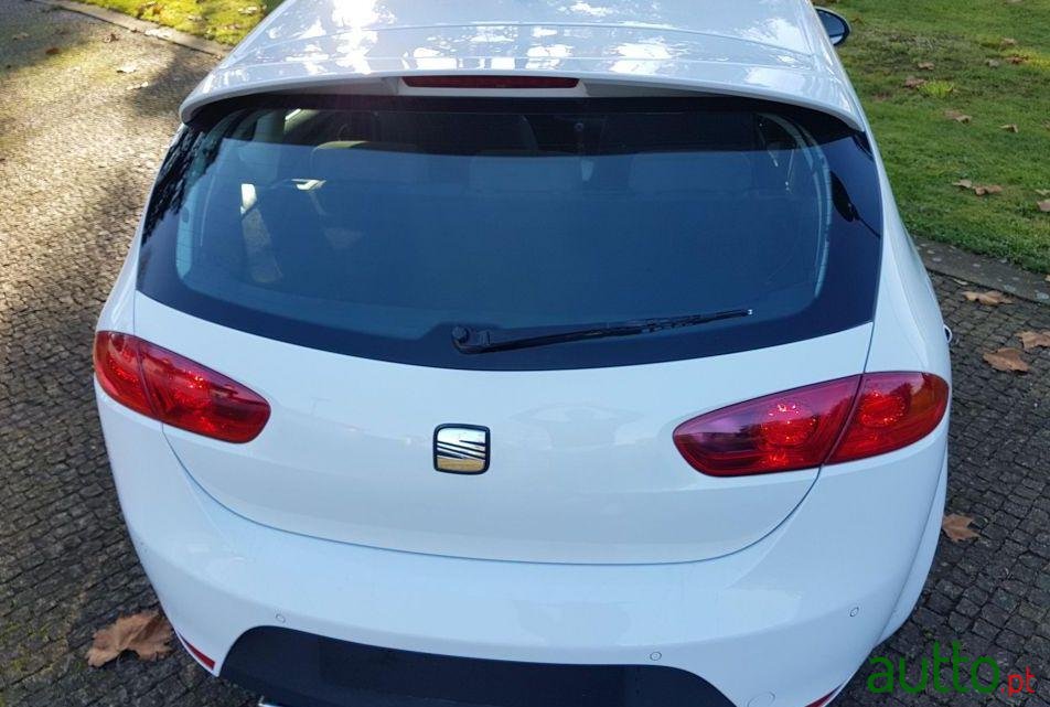 2011' SEAT Leon photo #1