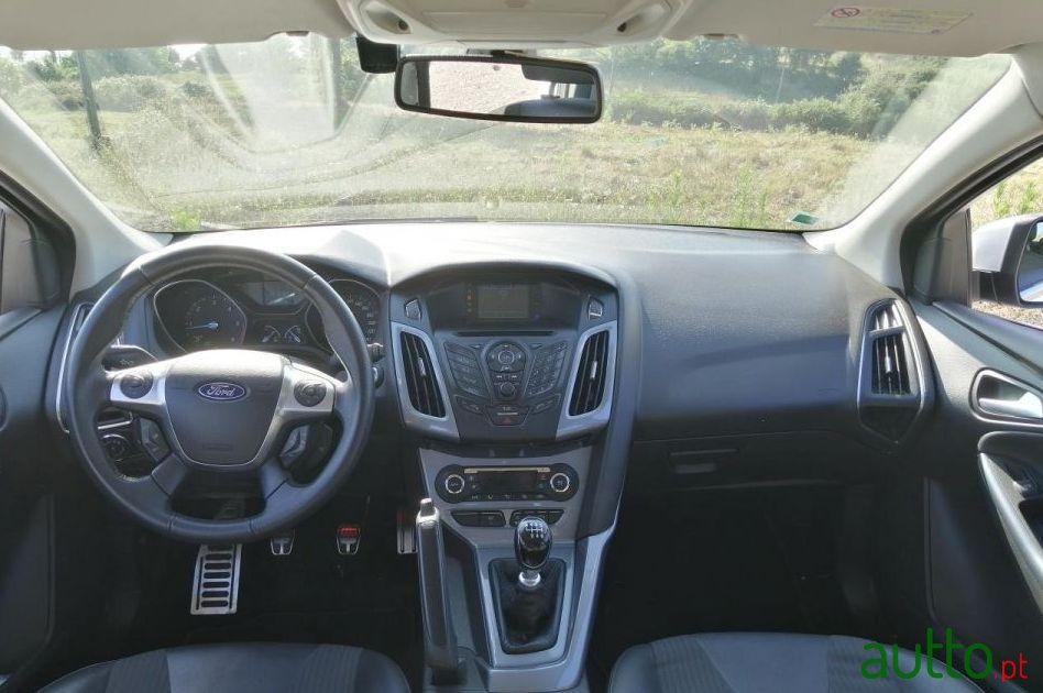 2011' Ford Focus Titanium photo #2