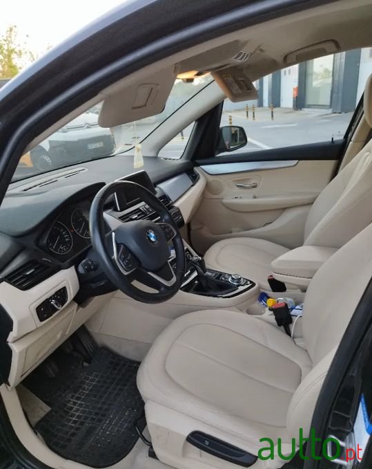 2015' BMW 216 Active Tourer photo #4