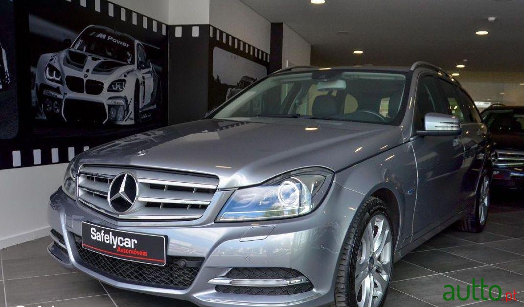 2011' Mercedes-Benz C 250 Avantgarde photo #2