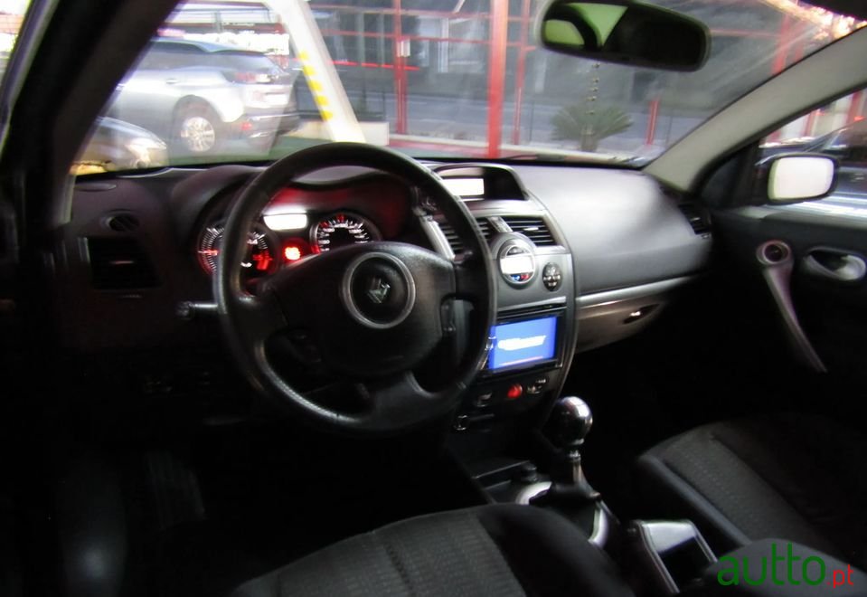 2008' Renault Megane photo #4