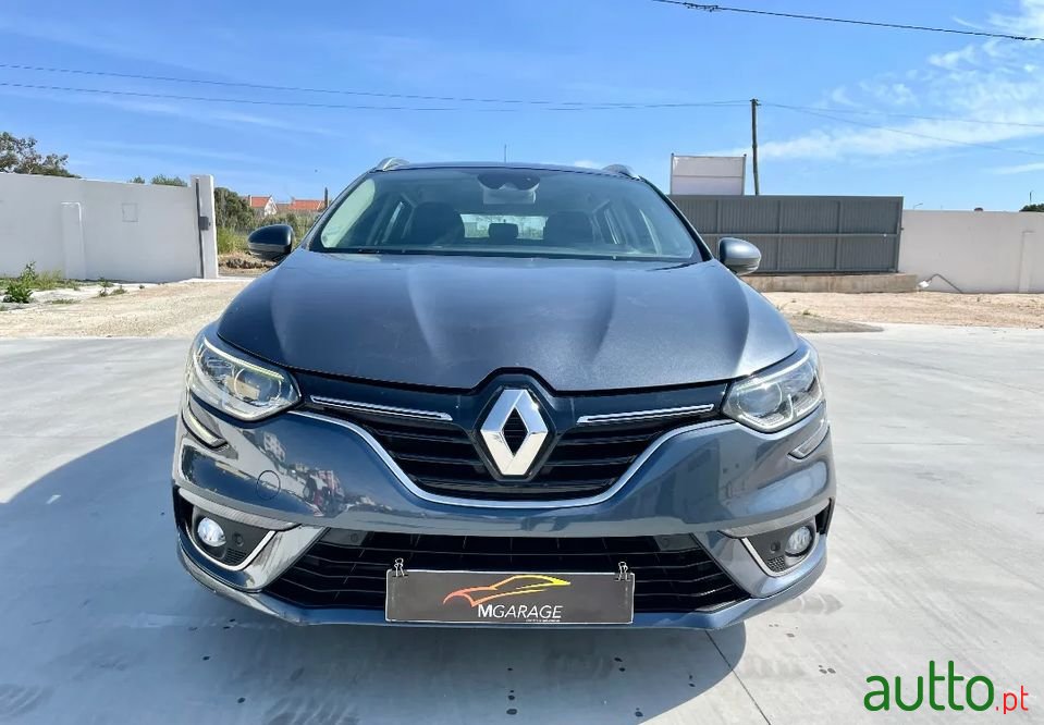 2016' Renault Megane Sport Tourer photo #2