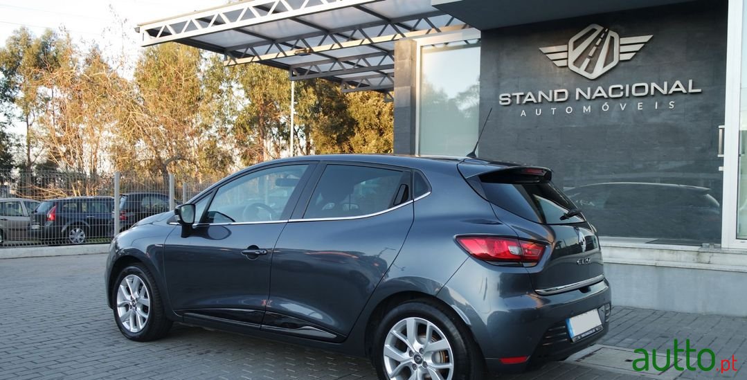 2019' Renault Clio photo #5