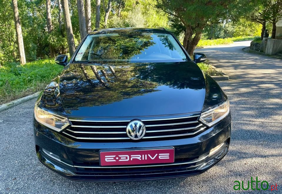 2017' Volkswagen Passat Variant photo #3