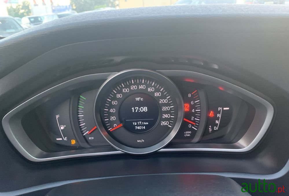 2018' Volvo V40 photo #3