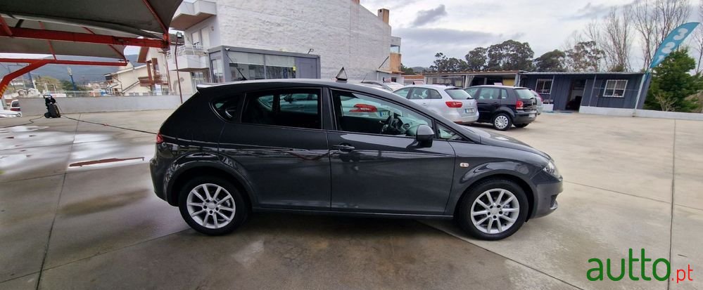 2009' SEAT Leon photo #6