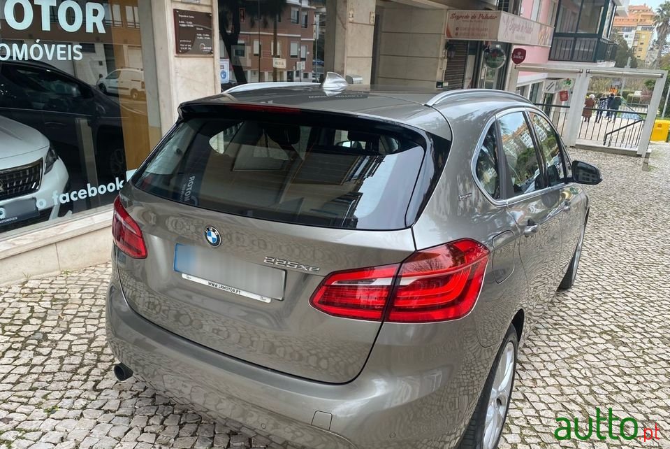 2016' BMW 225Xe Active Tourer photo #5