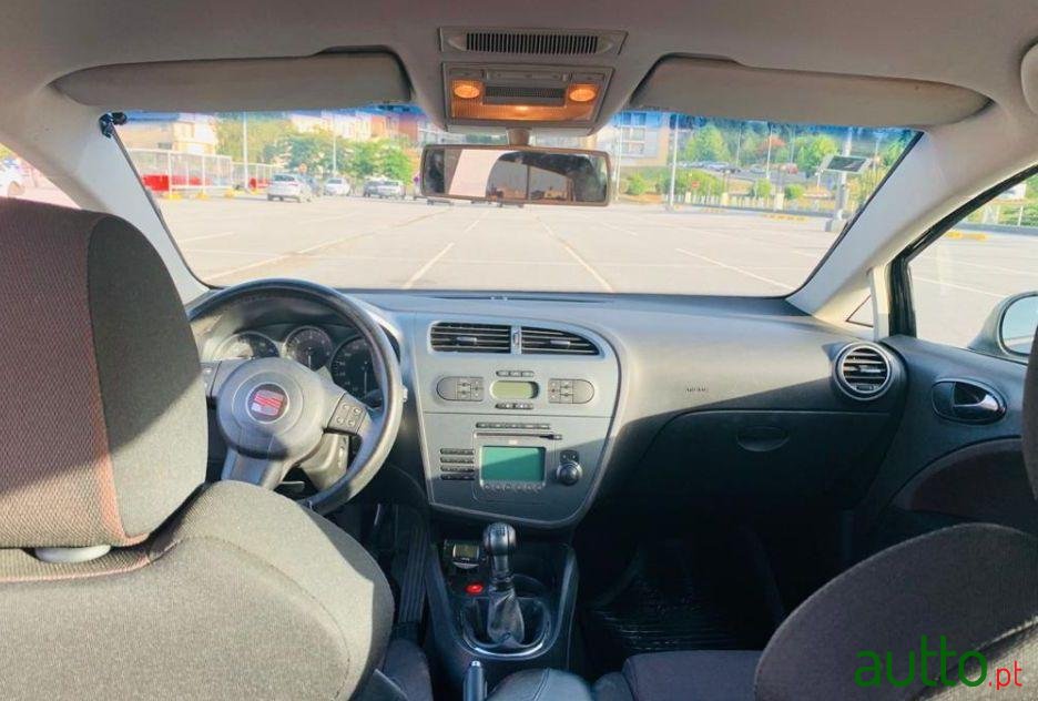 2006' SEAT Leon photo #1