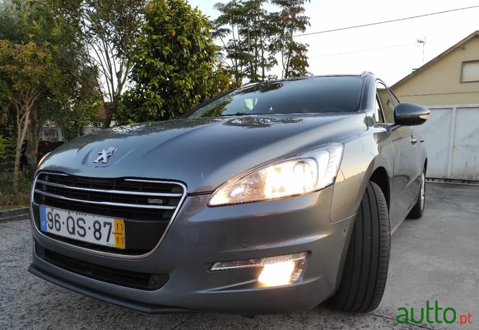 2011' Peugeot 508 Sw photo #2