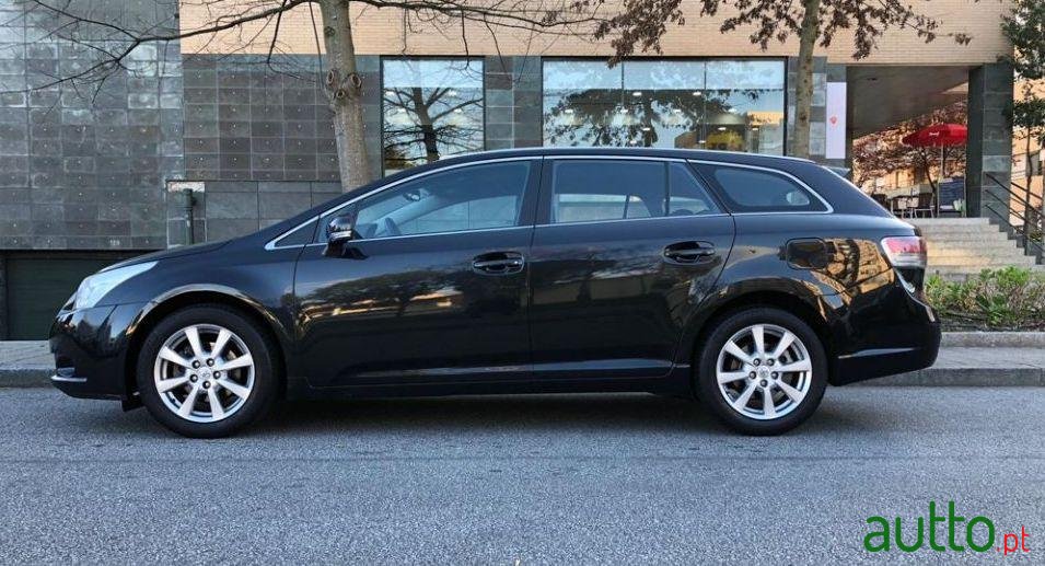 2011' Toyota Avensis Sw photo #4