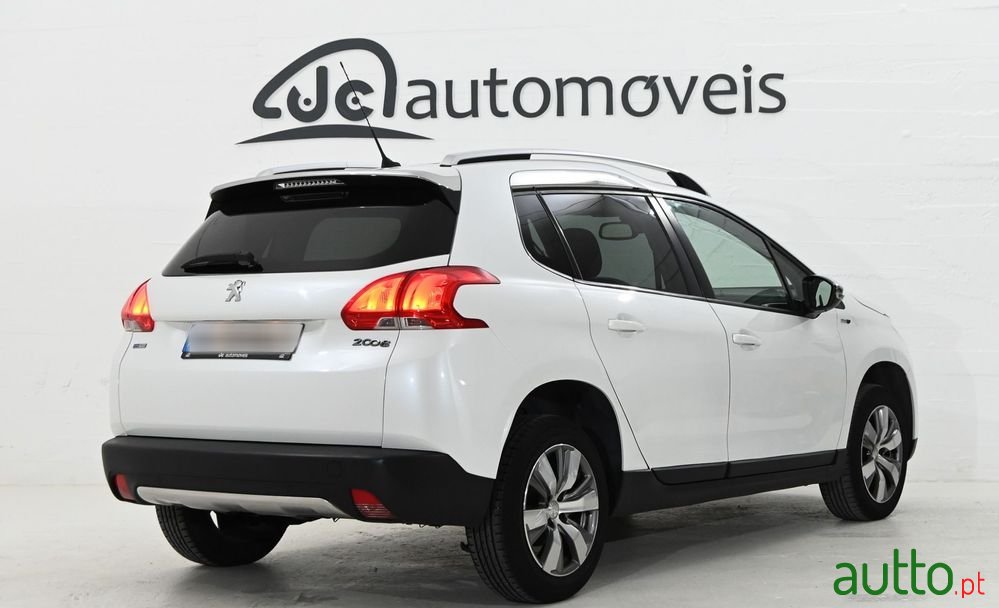 2016' Peugeot 2008 1.2 Puretech Style photo #2