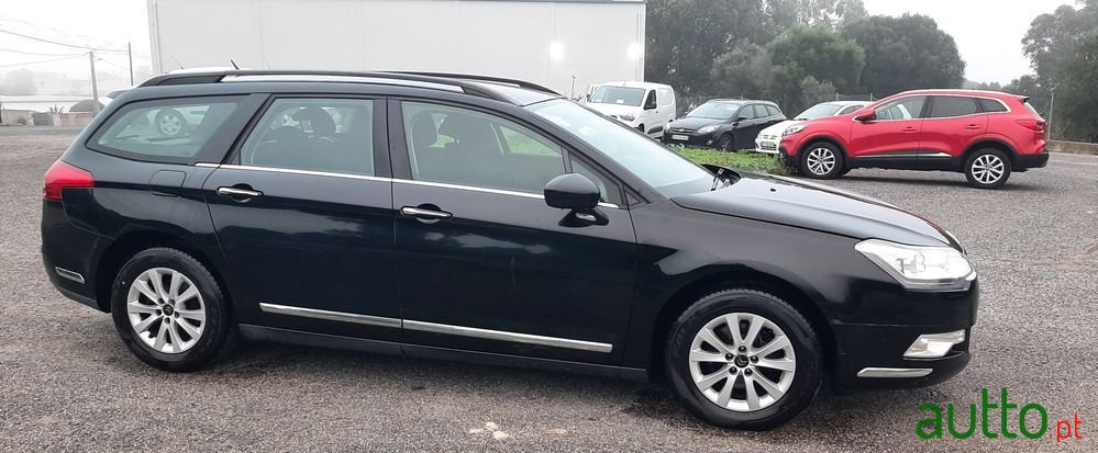 2012' Citroen C5 Tourer photo #5