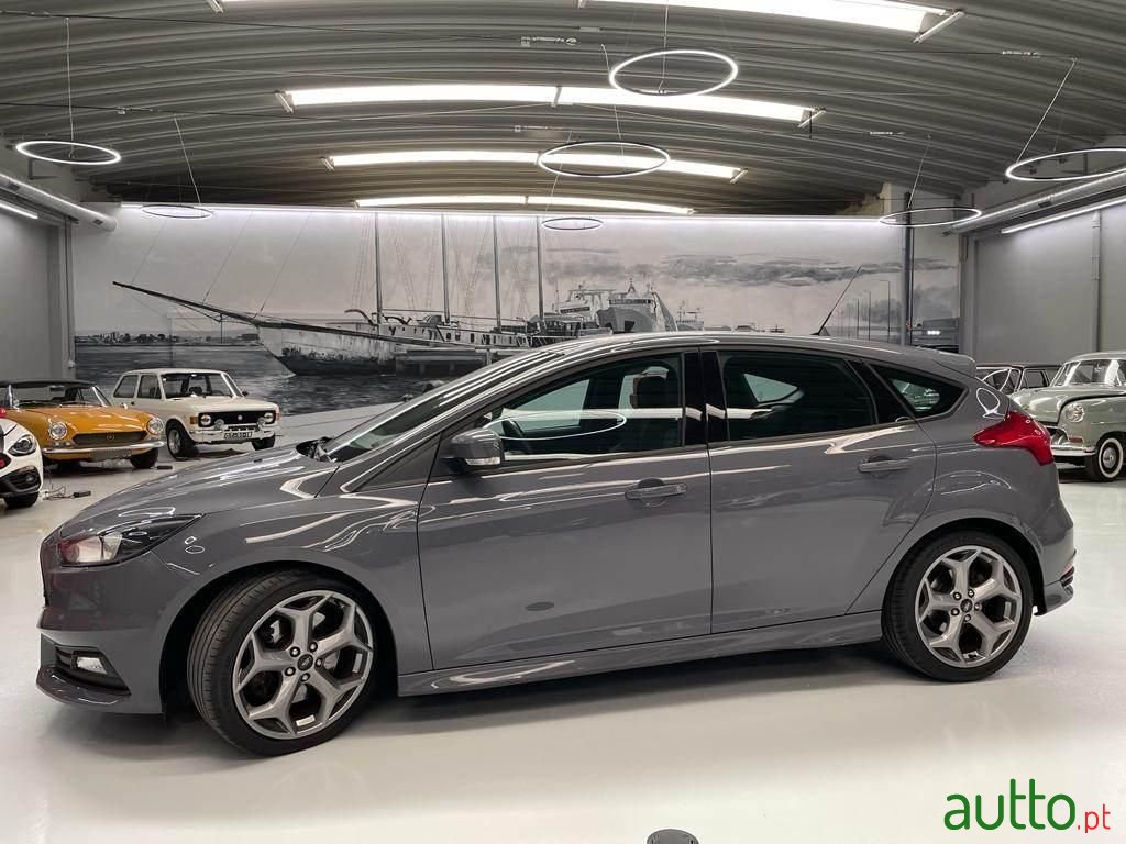 2016' Ford Focus photo #5