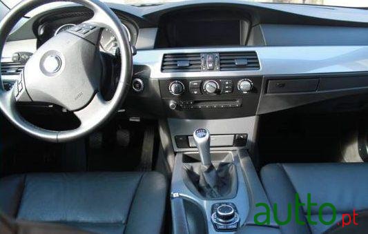 2010' BMW 520 photo #2