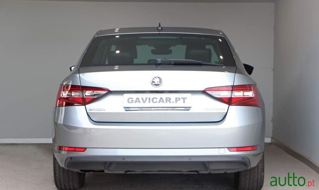 2016' Skoda Superb photo #5