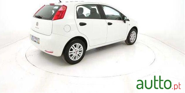 2015' Fiat Punto 1.2 Easy S&S photo #2