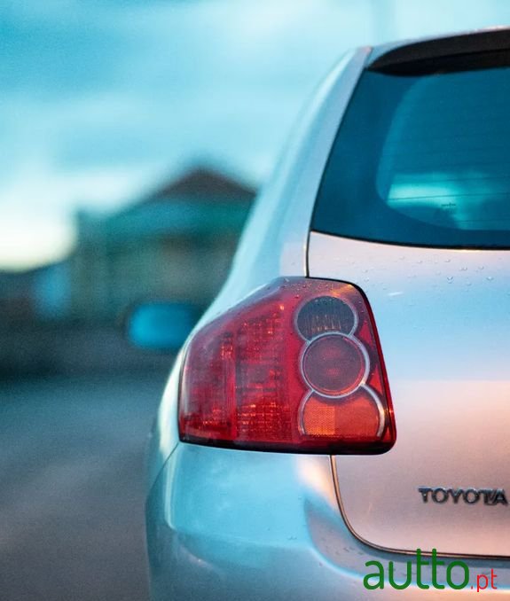 2007' Toyota Auris photo #2