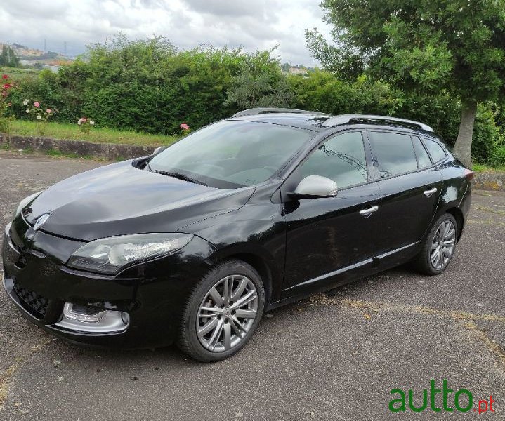 2012' Renault Megane Sport Tourer photo #2