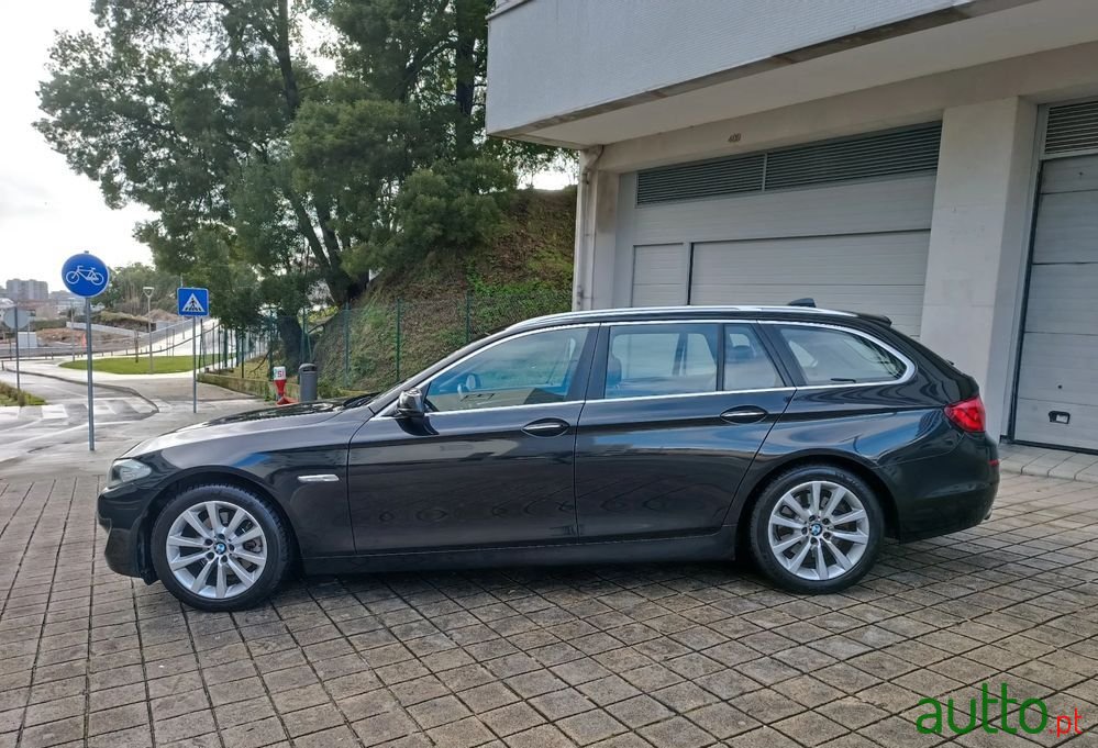 2011' BMW 520 photo #5