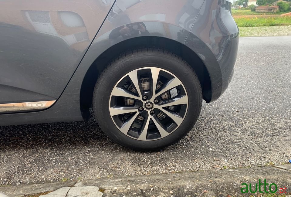 2020' Renault Clio photo #4