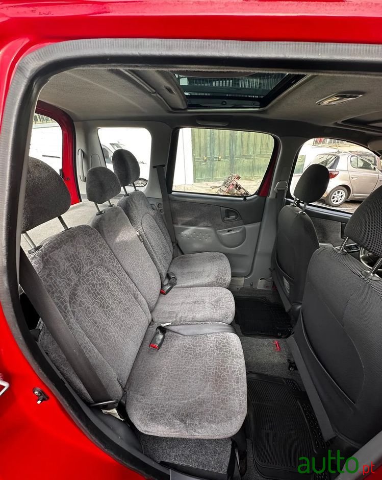 2000' Toyota Yaris Verso 1.3 Base photo #2