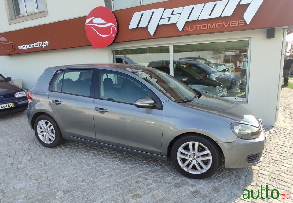 2009' Volkswagen Golf photo #2