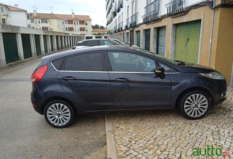 2010' Ford Fiesta photo #6