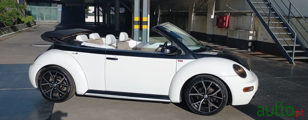 2005' Volkswagen New Beetle photo #4