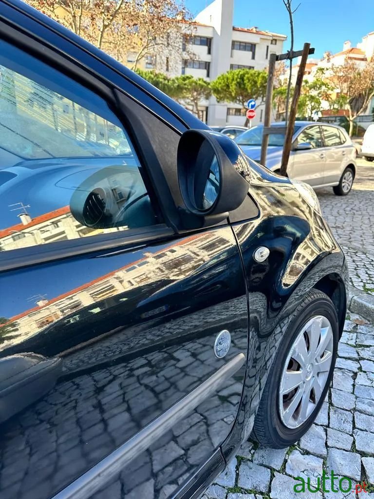 2014' Peugeot 107 photo #4