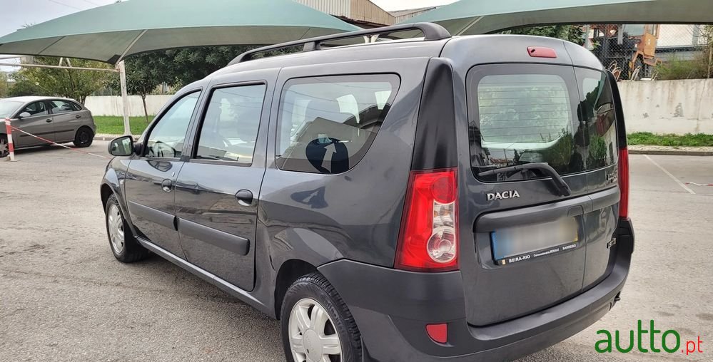 2009' Dacia Logan Mcv photo #3