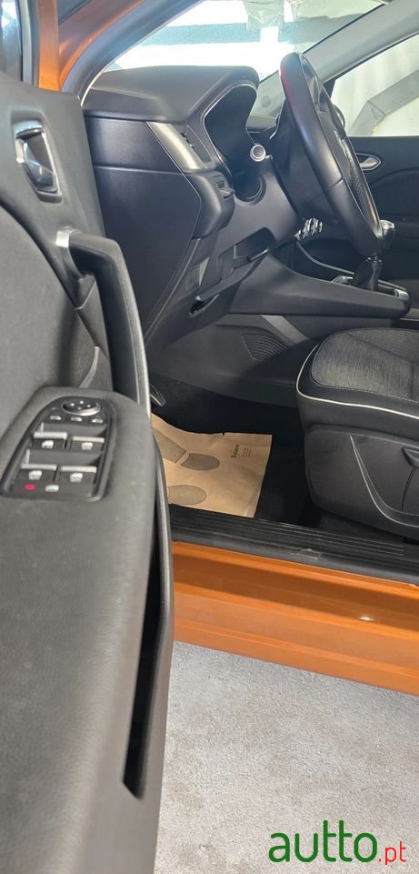 2020' Renault Captur photo #5