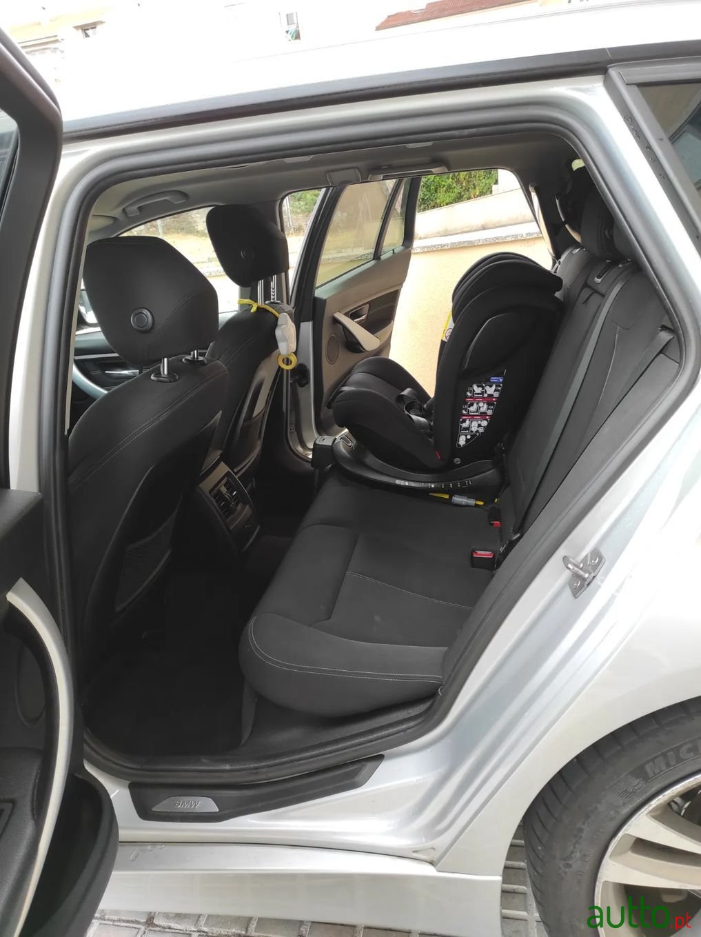 2013' BMW 318 photo #6