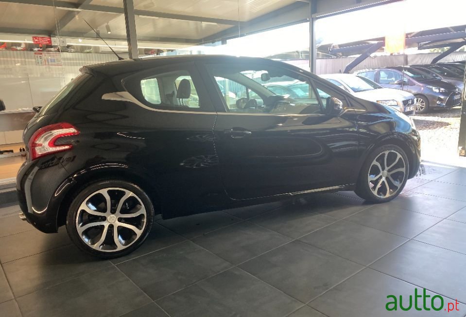 2012' Peugeot 208 photo #4